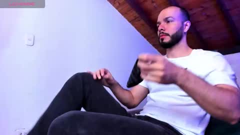   online show from February 1, 12:48 pm