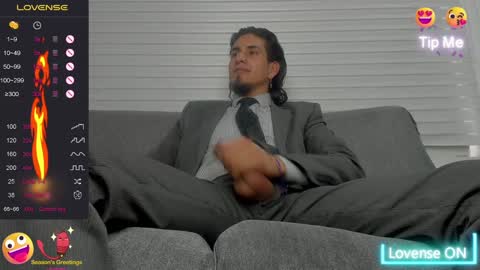 Snapshot of tom_blunt96 chatting on December 4, 9:13 pm TOM online show from December 4, 9:13 pm
