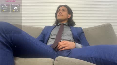 Snapshot of tom_blunt96 chatting on February 1, 3:41 am TOM online show from February 1, 3:41 am