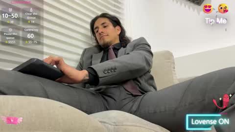 Snapshot of tom_blunt96 chatting on February 24, 5:00 am TOM online show from February 24, 5:00 am