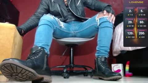 Tom online show from February 10, 11:02 pm