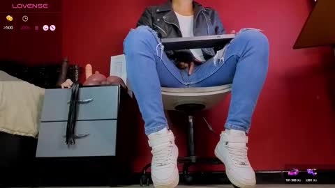 Tom online show from October 29, 1:52 am