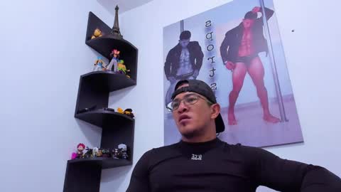 Snapshot of tom_kingfit chatting on December 6, 4:58 am SPORTSFIT29 online show from December 6, 4:58 am