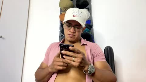 Snapshot of tom_kingfit chatting on February 7, 2:08 am SPORTSFIT29 online show from February 7, 2:08 am