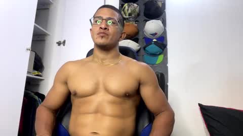 Snapshot of tom_kingfit chatting on February 8, 1:00 am SPORTSFIT29 online show from February 8, 1:00 am