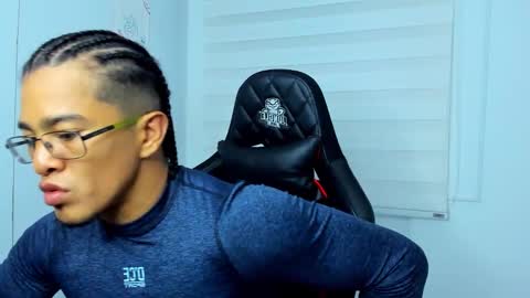 Snapshot of tom_kingfit chatting on November 18, 10:36 pm SPORTSFIT29 online show from November 18, 10:36 pm