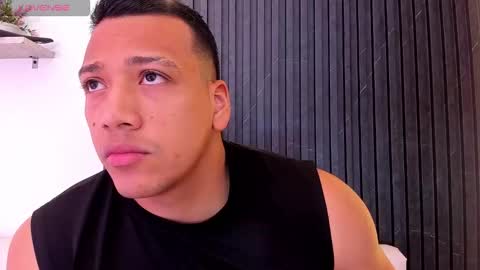 Tom muscle1 online show from November 6, 11:55 am