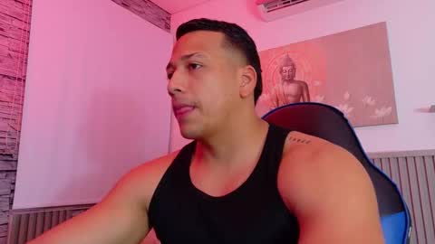 Tom muscle1 online show from December 4, 11:52 am