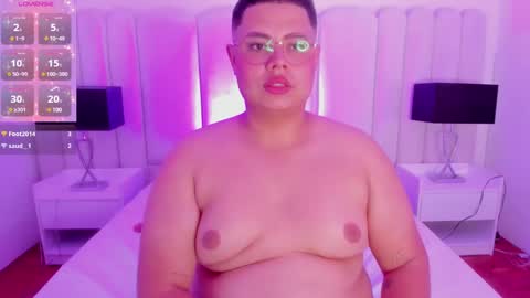 Snapshot of tom_silver_ chatting on December 12, 9:26 pm Tom Silver online show from December 12, 9:26 pm