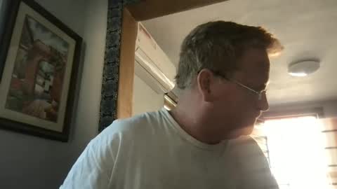 Hola online show from December 9, 5:30 pm