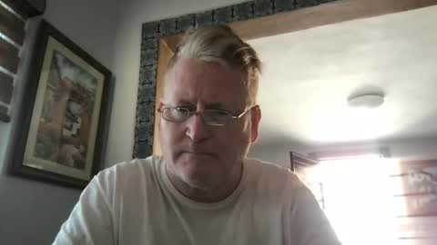 Hola online show from February 5, 6:15 pm