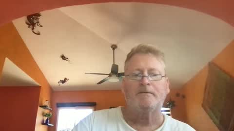 Snapshot of tomascausa chatting on April 24, 6:32 pm Hola online show from April 24, 6:32 pm