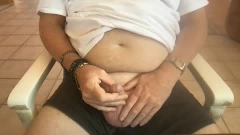 Snapshot of tomascausa chatting on April 27, 5:00 pm Hola online show from April 27, 5:00 pm