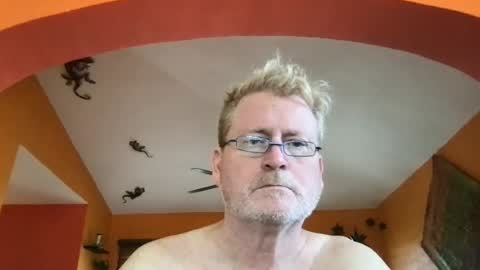 Snapshot of tomascausa chatting on June 16, 11:51 pm Hola online show from June 16, 11:51 pm