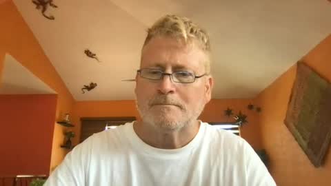 Snapshot of tomascausa chatting on June 25, 8:35 pm Hola online show from June 25, 8:35 pm