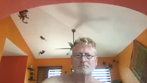Snapshot of tomascausa chatting on July 2, 6:36 pm Hola online show from July 2, 6:36 pm