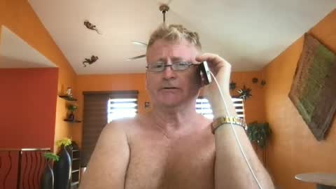 Snapshot of tomascausa chatting on July 7, 8:35 pm Hola online show from July 7, 8:35 pm