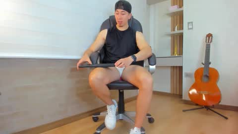 Snapshot of tombardem chatting on January 9, 7:26 pm Tom Bardem online show from January 9, 7:26 pm