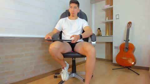 Snapshot of tombardem chatting on January 15, 7:17 pm Tom Bardem online show from January 15, 7:17 pm