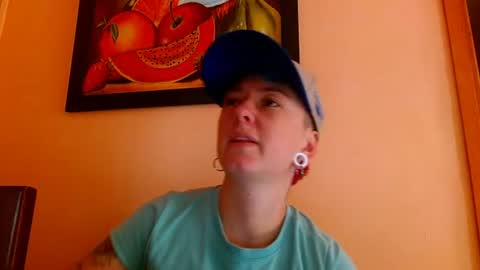 Snapshot of tomboyblue chatting on June 17, 3:24 pm Blue online show from June 17, 3:24 pm