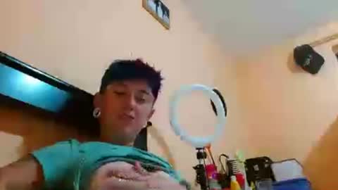 Snapshot of tomboyblue chatting on June 22, 10:29 pm Blue online show from June 22, 10:29 pm