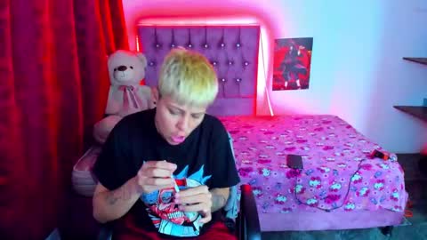 Snapshot of tomboygirl69 chatting on December 22, 3:33 am tomboygirl69 online show from December 22, 3:33 am