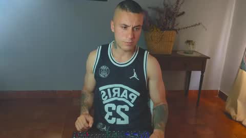 Snapshot of tomdavisxl chatting on May 3, 9:54 pm tomDavisXl online show from May 3, 9:54 pm