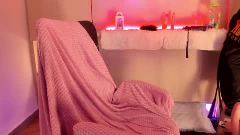 Snapshot of tomiedark_ chatting on May 10, 4:12 pm KAELANI online show from May 10, 4:12 pm