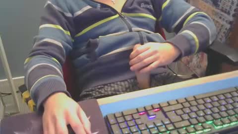 tomin3m online show from December 4, 6:06 pm