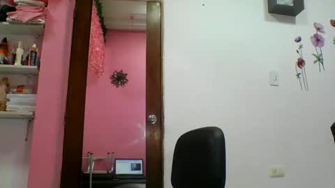 Snapshot of tomm_kors chatting on October 20, 3:51 am tomm online show from October 20, 3:51 am