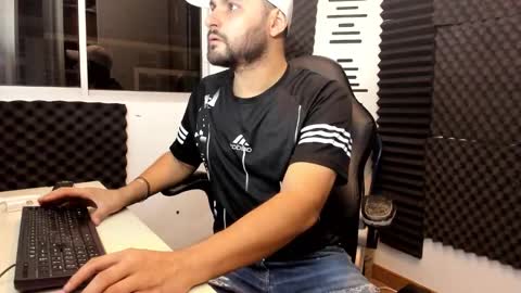 Snapshot of tommmycortez chatting on November 1, 2:35 am tommmycortez online show from November 1, 2:35 am