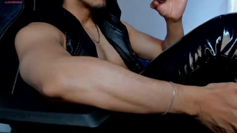Snapshot of tommy_bred chatting on June 4, 6:25 pm Twitter BreddTommy IG tommy bredd online show from June 4, 6:25 pm