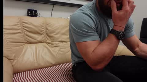 Snapshot of tommy_burnzzz chatting on December 9, 3:29 am tommy burnzzz online show from December 9, 3:29 am