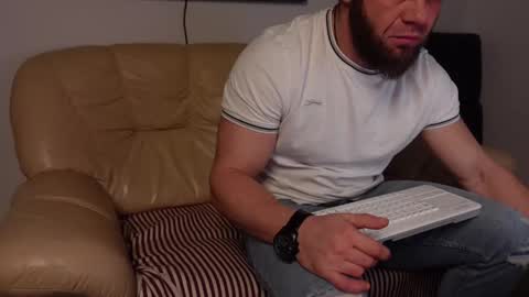 Snapshot of tommy_burnzzz chatting on December 20, 2:41 am tommy burnzzz online show from December 20, 2:41 am