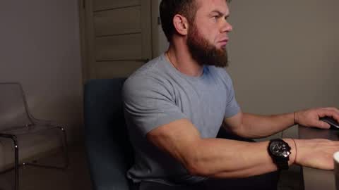 Snapshot of tommy_burnzzz chatting on December 31, 2:29 am tommy burnzzz online show from December 31, 2:29 am