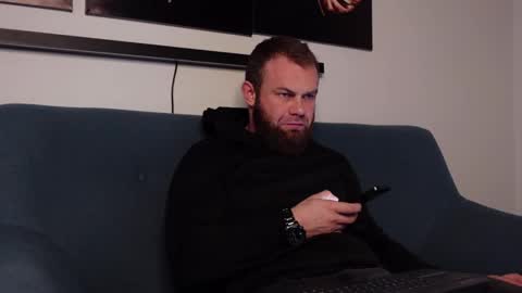 Snapshot of tommy_burnzzz chatting on January 29, 9:33 am tommy burnzzz online show from January 29, 9:33 am