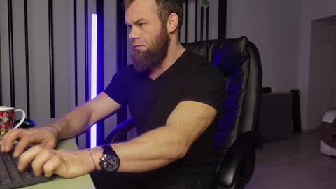 Snapshot of tommy_burnzzz chatting on February 13, 2:45 am tommy burnzzz online show from February 13, 2:45 am