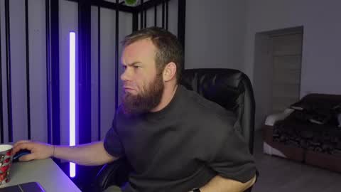 Snapshot of tommy_burnzzz chatting on February 15, 2:47 am tommy burnzzz online show from February 15, 2:47 am