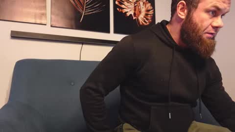 Snapshot of tommy_burnzzz chatting on February 18, 3:21 pm tommy burnzzz online show from February 18, 3:21 pm