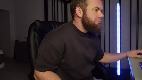 Snapshot of tommy_burnzzz chatting on February 26, 2:37 am tommy burnzzz online show from February 26, 2:37 am