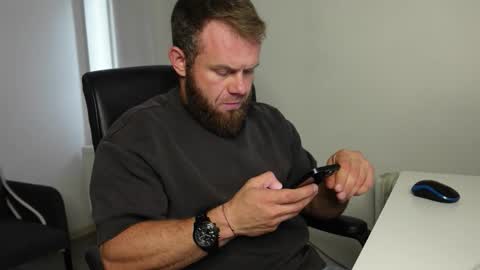 Snapshot of tommy_burnzzz chatting on October 6, 10:45 am tommy burnzzz online show from October 6, 10:45 am