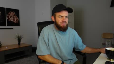 Snapshot of tommy_burnzzz chatting on November 18, 7:46 am tommy burnzzz online show from November 18, 7:46 am