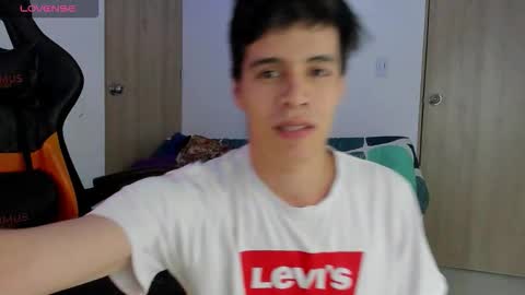 Snapshot of tommy_carlos chatting on October 23, 2:00 am online show from October 23, 2:00 am