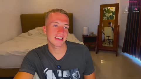 Snapshot of tommy_cumfinger chatting on September 18, 1:51 am Tommy online show from September 18, 1:51 am