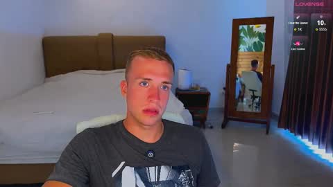 Snapshot of tommy_cumfinger chatting on September 26, 3:43 am Tommy online show from September 26, 3:43 am