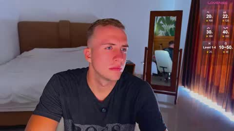 Snapshot of tommy_cumfinger chatting on October 19, 11:27 pm Tommy online show from October 19, 11:27 pm