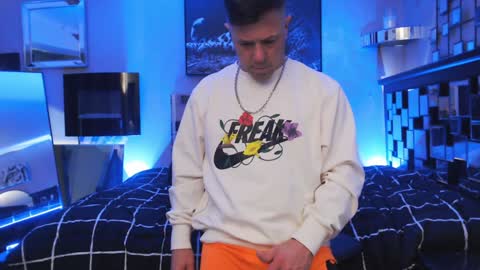 Snapshot of tommy_knuckles chatting on January 18, 5:31 am Tommy online show from January 18, 5:31 am