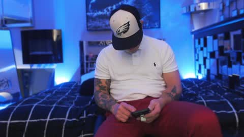 Snapshot of tommy_knuckles chatting on January 19, 9:55 pm Tommy online show from January 19, 9:55 pm