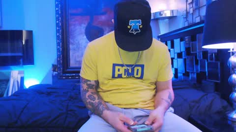 Snapshot of tommy_knuckles chatting on February 8, 6:12 am Tommy online show from February 8, 6:12 am