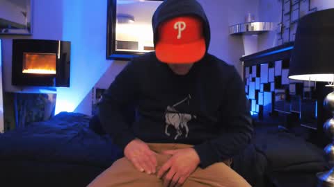 Snapshot of tommy_knuckles chatting on February 17, 1:42 pm Tommy online show from February 17, 1:42 pm